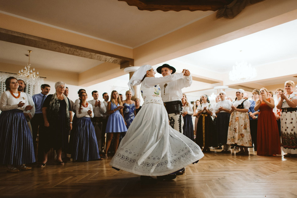 taniec pary młodej po oczepinach