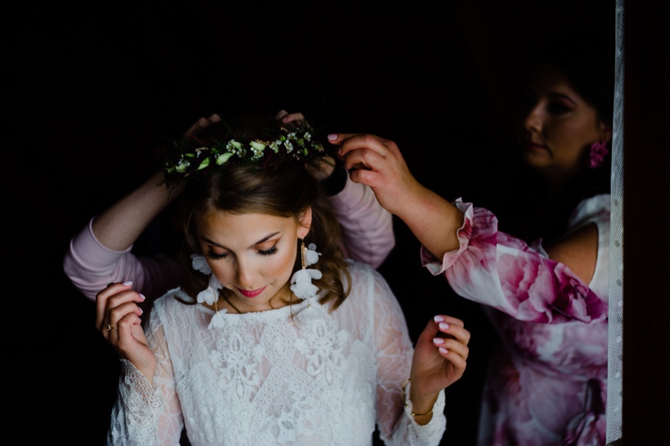 Ślub w plenerze nad jeziorem na Kaszubach