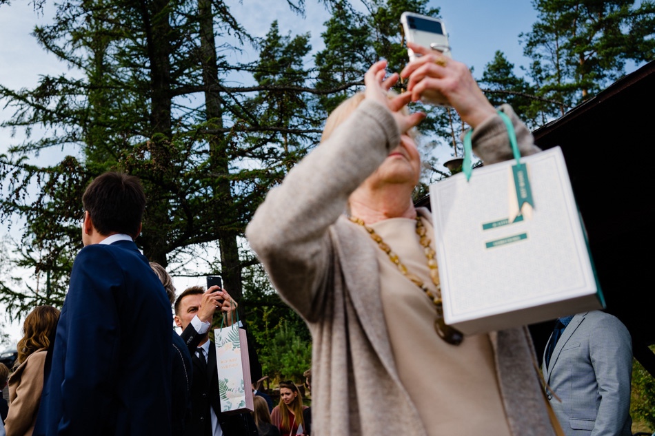 Ślub w plenerze nad jeziorem na Kaszubach