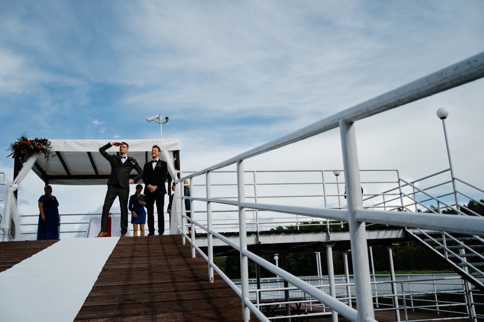 Ślub w plenerze nad jeziorem na Kaszubach