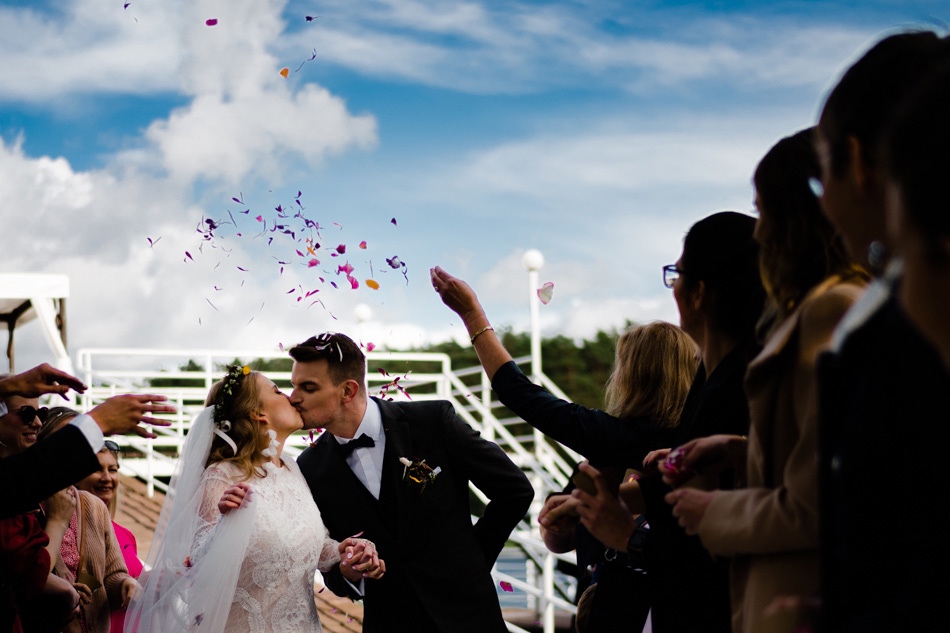 Ślub w plenerze nad jeziorem na Kaszubach