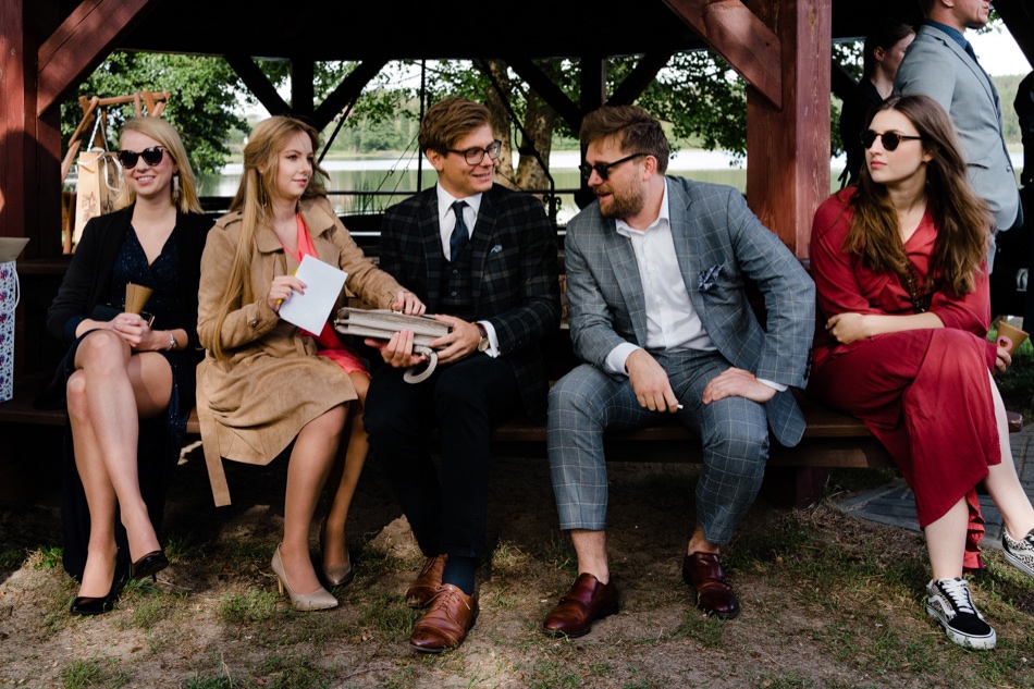 Ślub w plenerze nad jeziorem na Kaszubach