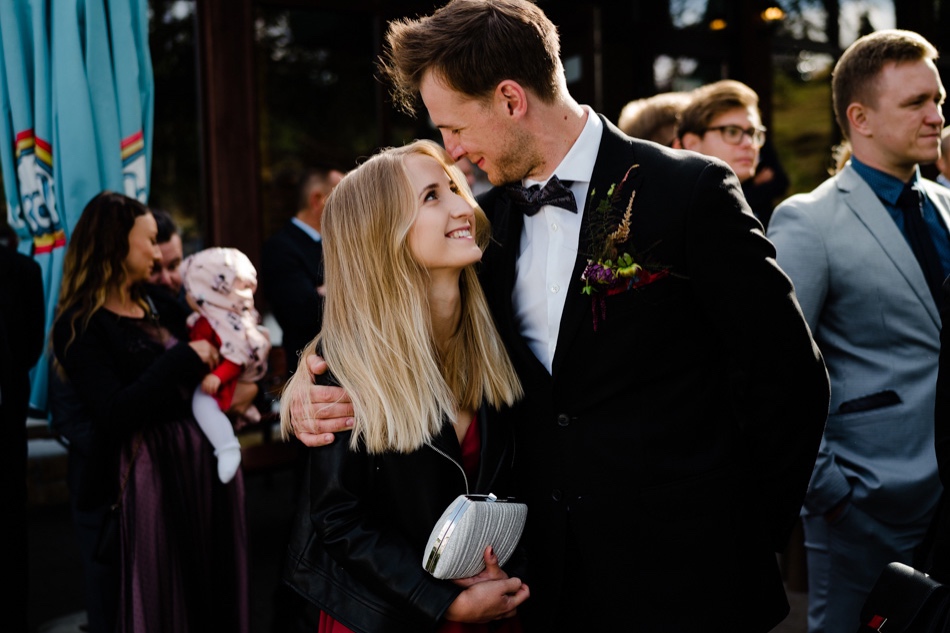 Ślub w plenerze nad jeziorem na Kaszubach