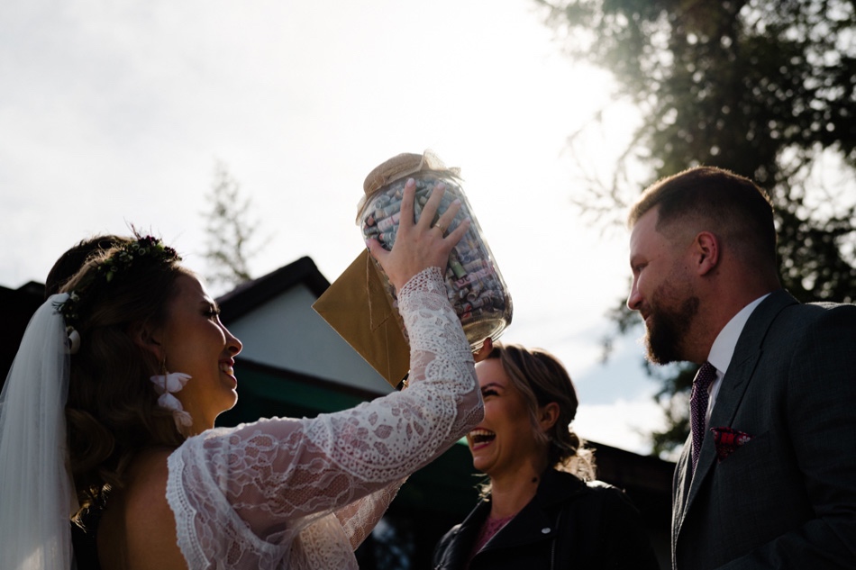 Ślub w plenerze nad jeziorem na Kaszubach