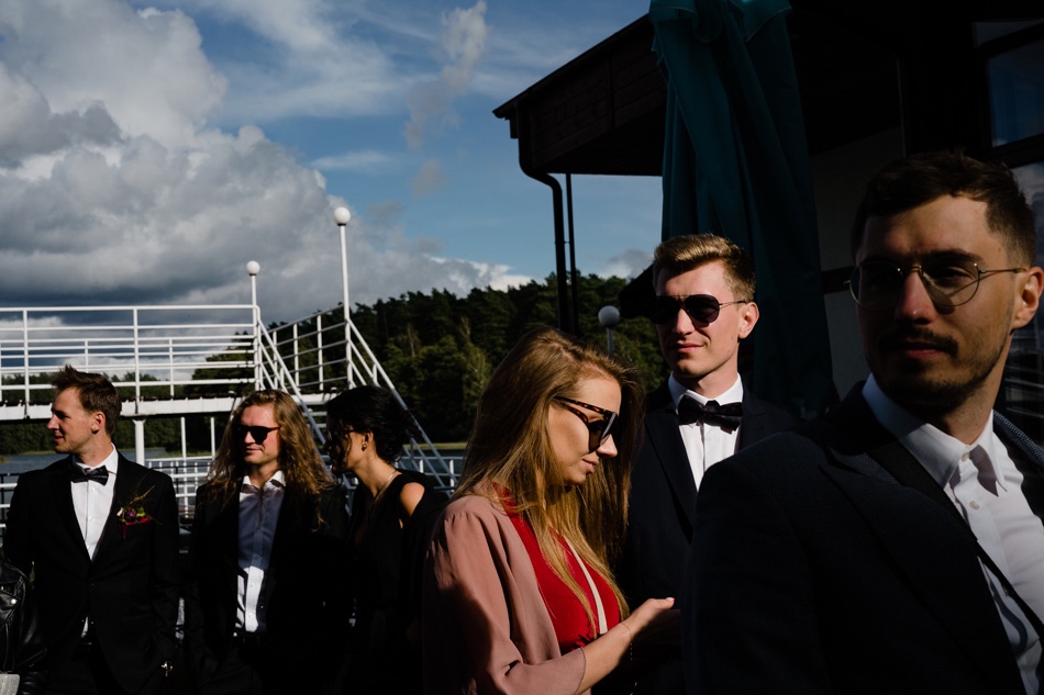 Ślub w plenerze nad jeziorem na Kaszubach