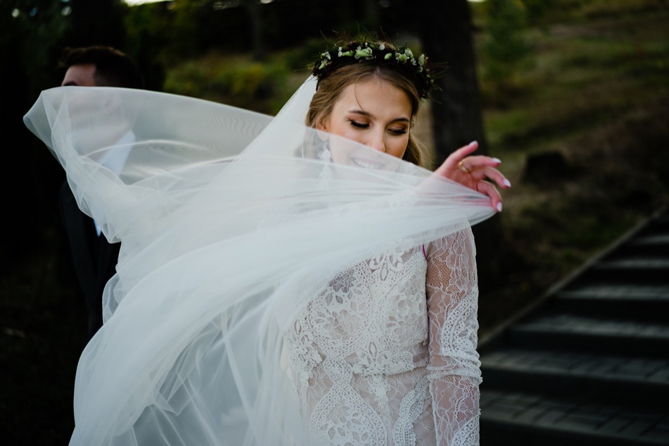 Ślub w plenerze nad jeziorem na Kaszubach