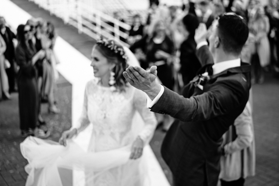 Ślub w plenerze nad jeziorem na Kaszubach