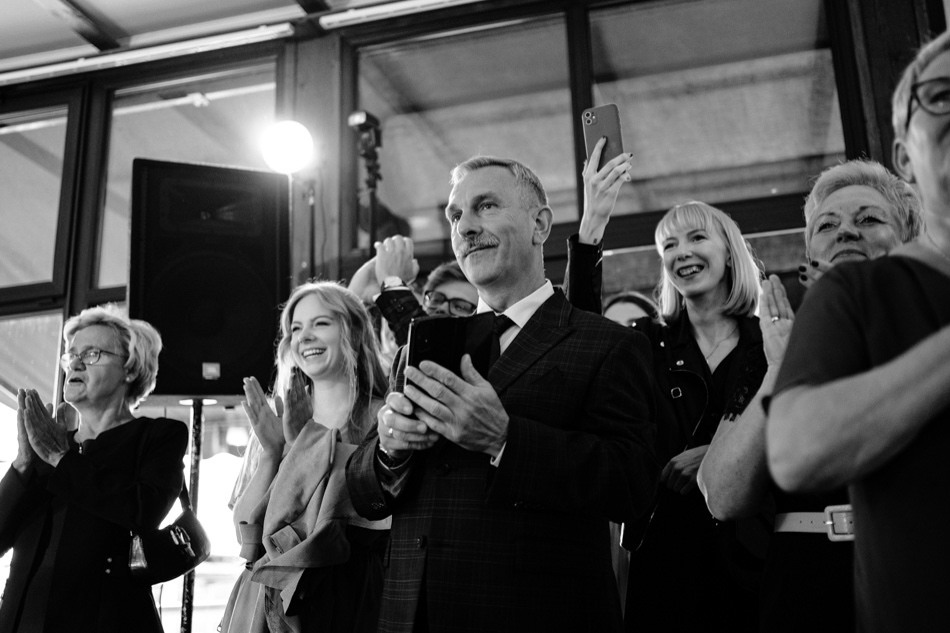 Ślub w plenerze nad jeziorem na Kaszubach