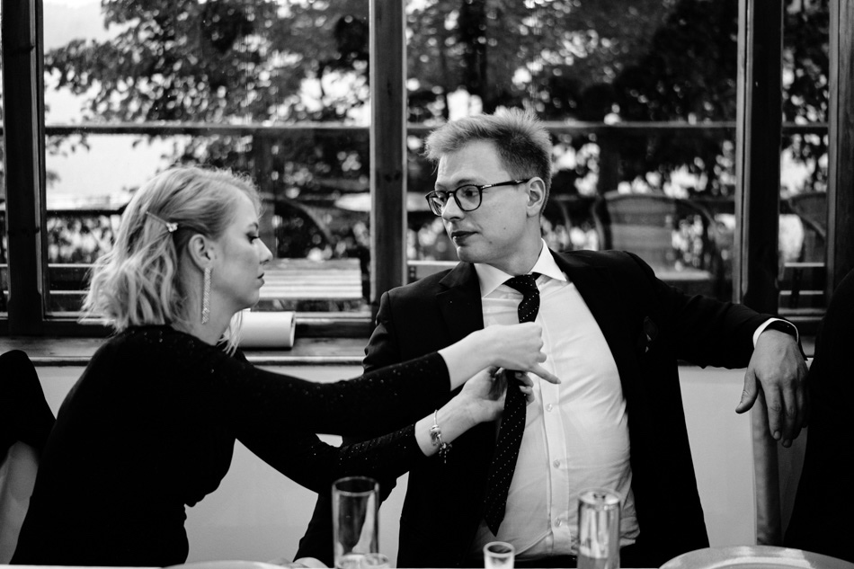 Ślub w plenerze nad jeziorem na Kaszubach