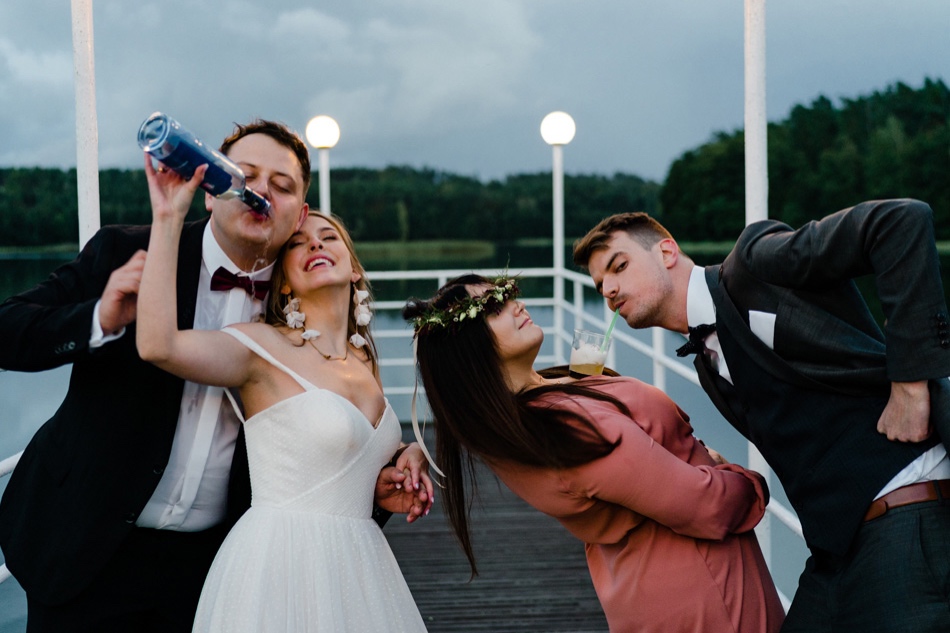 Ślub w plenerze nad jeziorem na Kaszubach