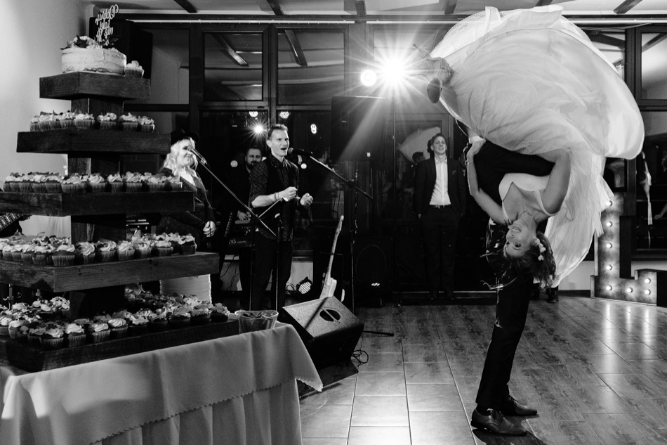 Ślub w plenerze nad jeziorem na Kaszubach