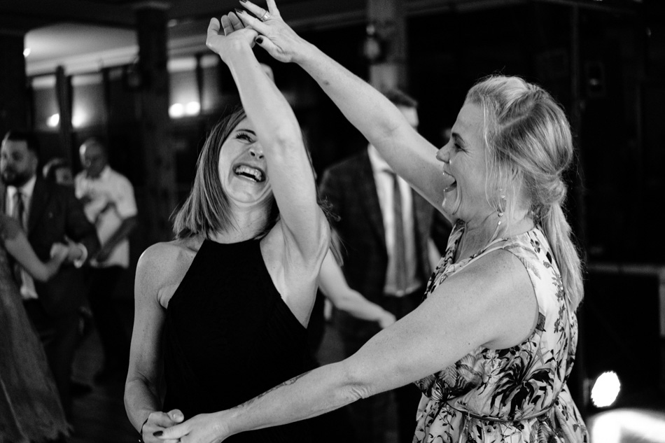 Ślub w plenerze nad jeziorem na Kaszubach