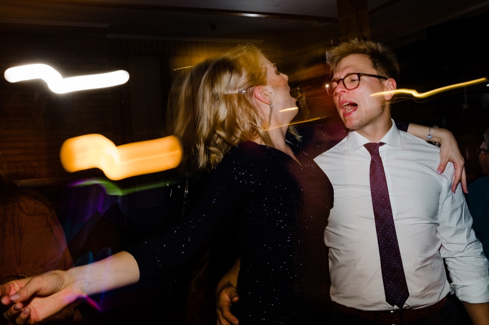 Ślub w plenerze nad jeziorem na Kaszubach