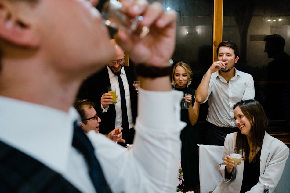 Ślub w plenerze nad jeziorem na Kaszubach