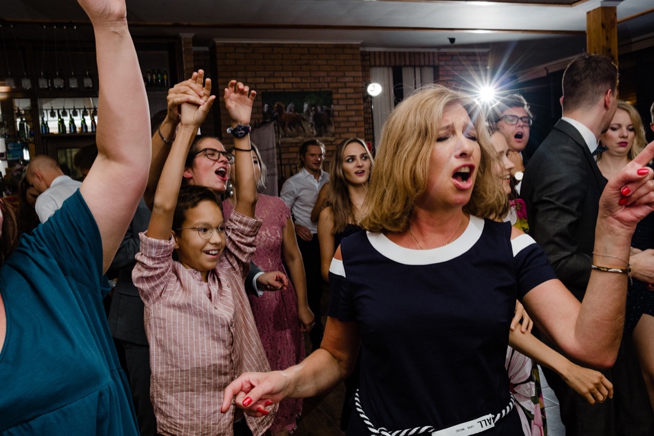 Ślub w plenerze nad jeziorem na Kaszubach