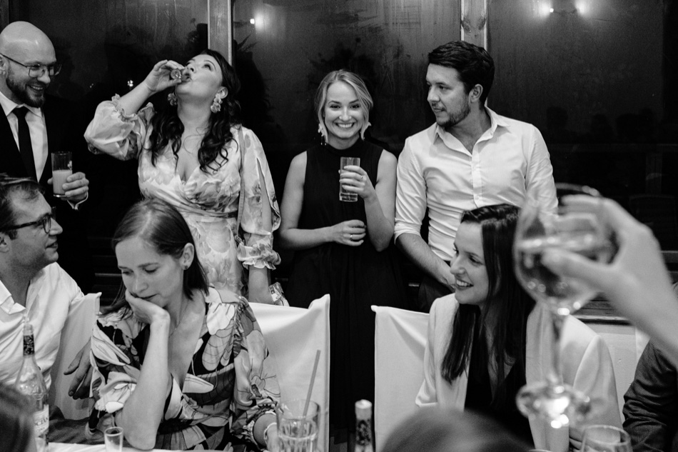 Ślub w plenerze nad jeziorem na Kaszubach