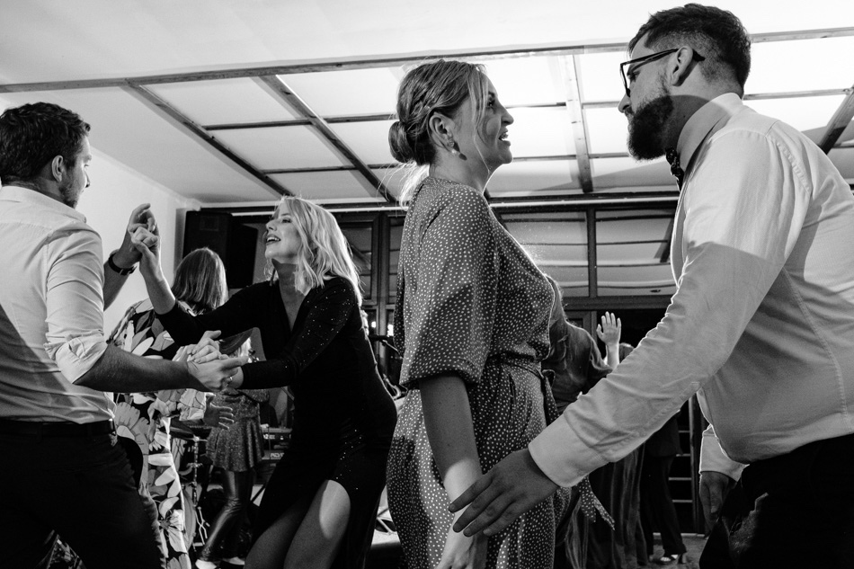 Ślub w plenerze nad jeziorem na Kaszubach