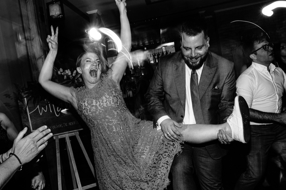 Ślub w plenerze nad jeziorem na Kaszubach