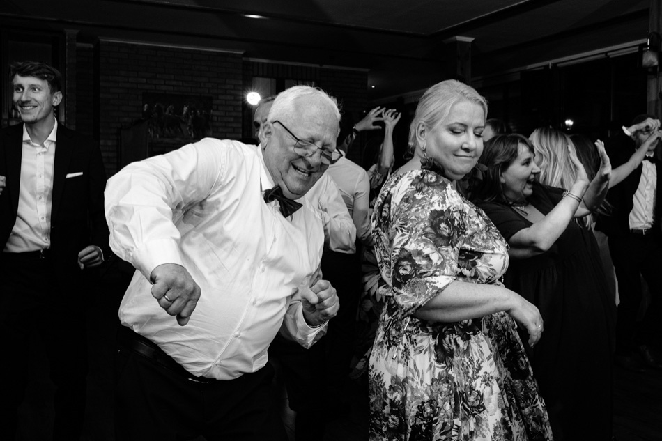 Ślub w plenerze nad jeziorem na Kaszubach