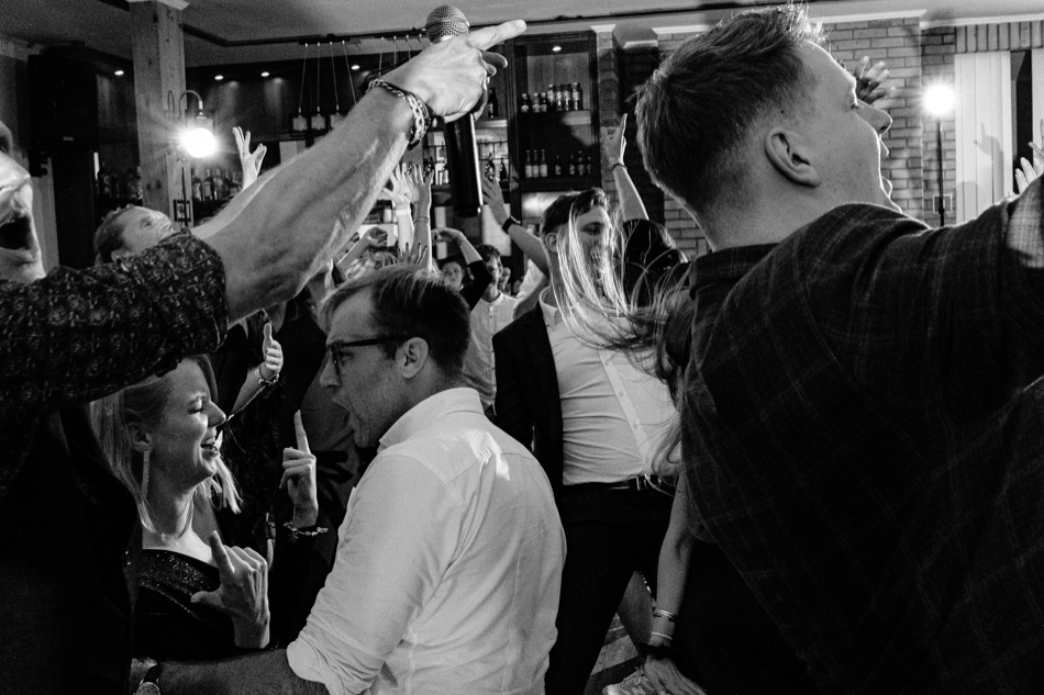 Ślub w plenerze nad jeziorem na Kaszubach