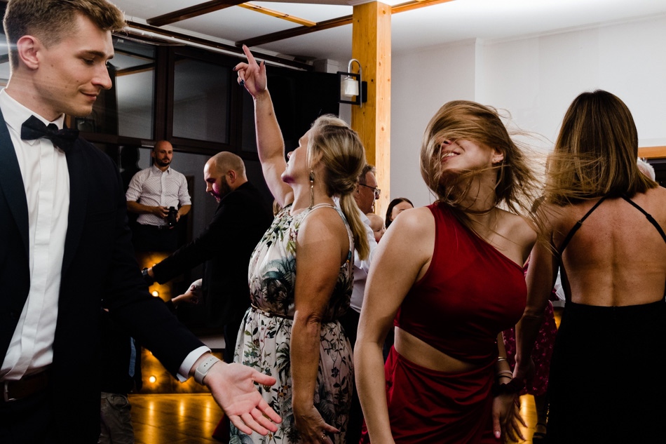 Ślub w plenerze nad jeziorem na Kaszubach