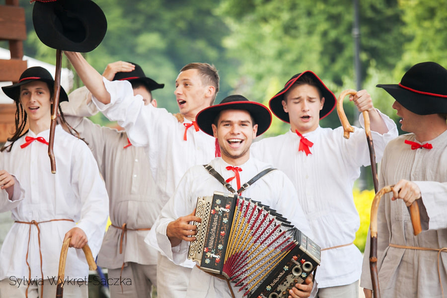 Występ zespołu regionalnego Magurzanie w Brennej