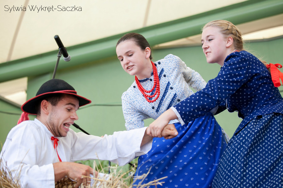 Występ zespołu regionalnego Magurzanie w Brennej